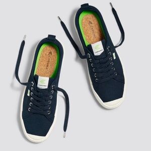 New Women’s Cariuma OCA Low Canvas Sneaker Classic Navy Blue Sz 7 Vegan Organic